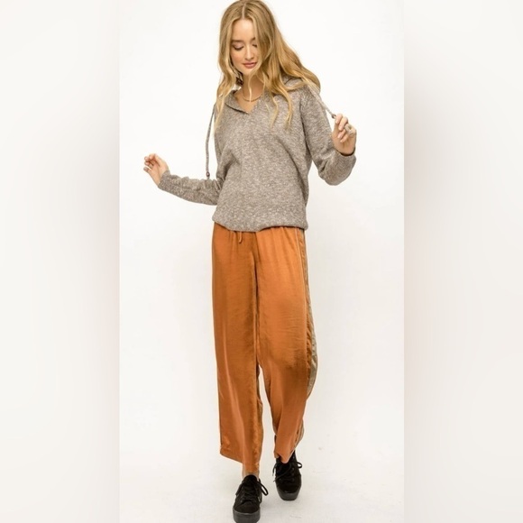 Mystree | Sweater Hoodie (Large) - Picture 8 of 9